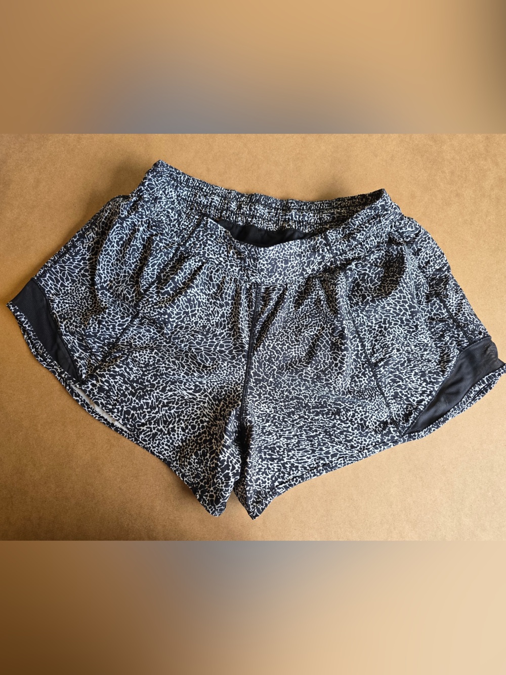 Lululemon hotty hot 4in
